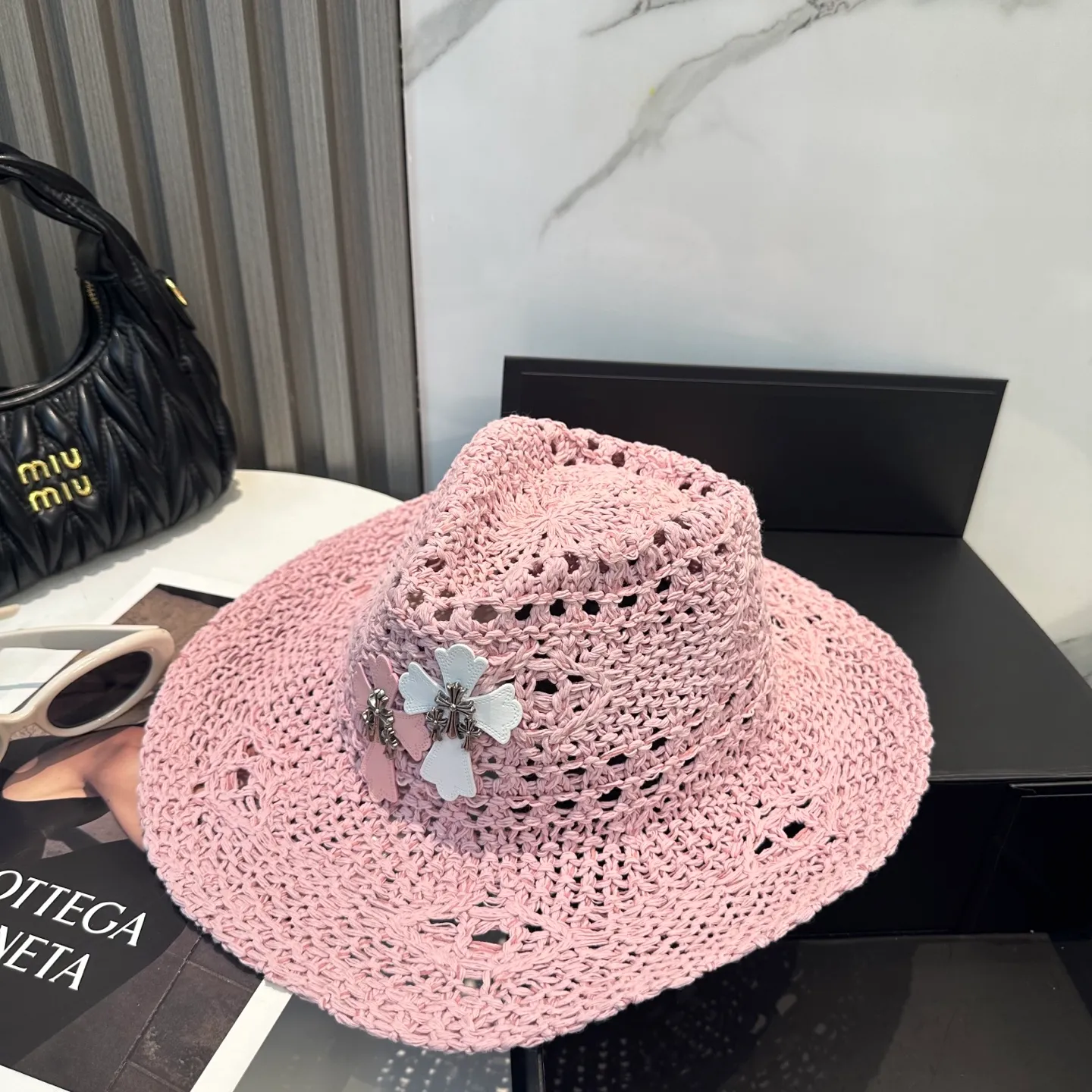 P76 Crow Heart Summer Beach Straw Hat 🔳 A must-have item in summer 🟡It has a great atmosphere when taking beach camping photos~ A straw hat with a great sense of design 📸Super release~ Shipping is not easy, so hurry up and get it while it is in stock!